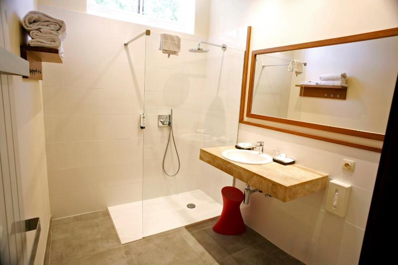 Superior Double or Twin Room with Canal View image 2