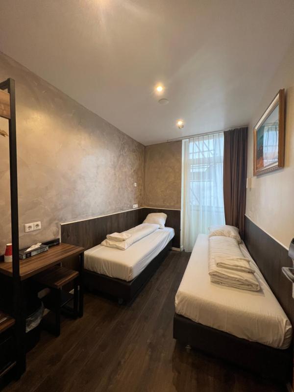 Dam Hotel - image 11