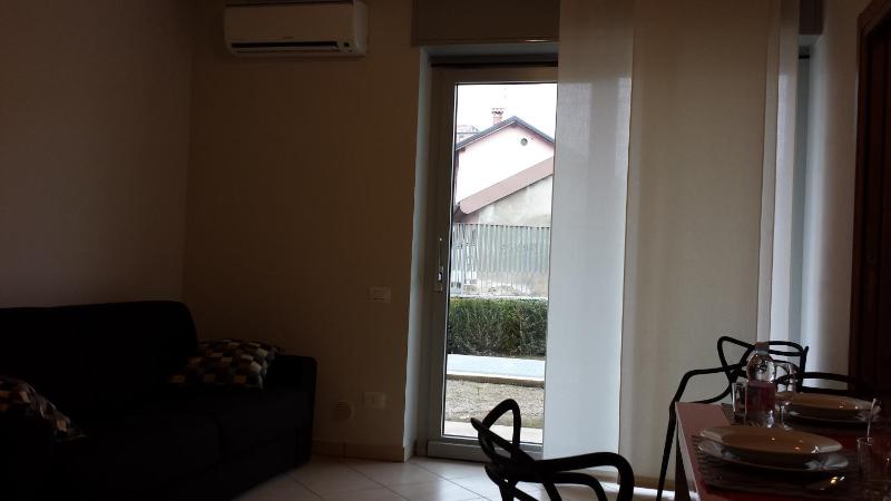 One-Bedroom Apartment image 4