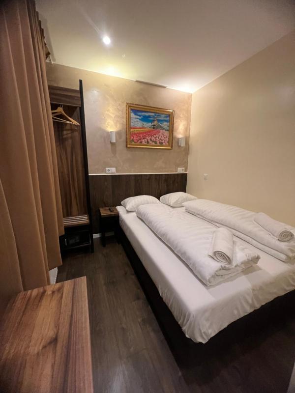 Double Room with Private Bathroom image 4
