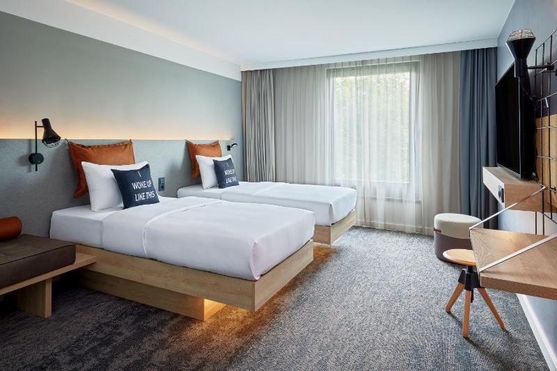 Standard Twin Room image 1