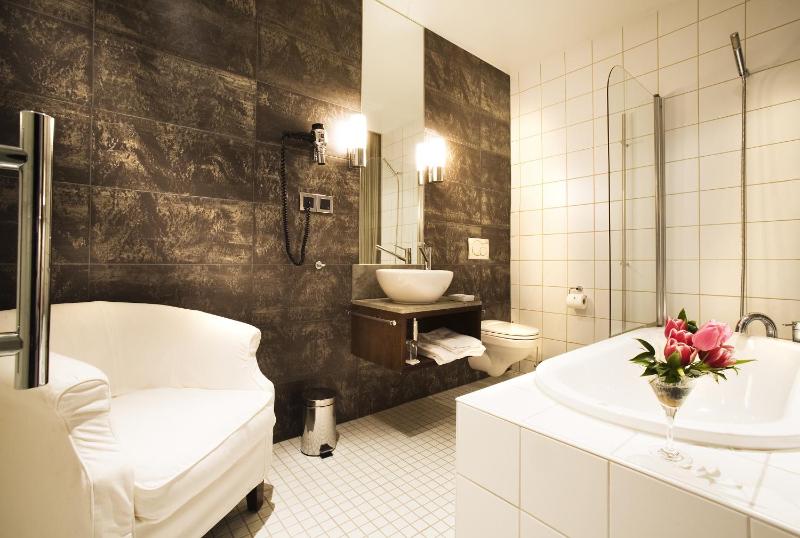 Superior Double Room image 3