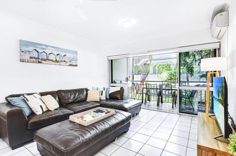 Cozie Homes - Mantaray on Macrossan - image 1