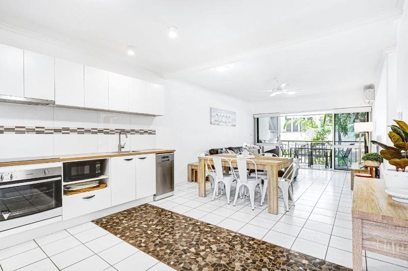 Cozie Homes - Mantaray on Macrossan - image 14