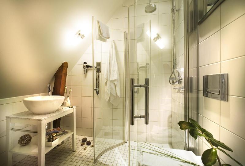 Standard Queen Room image 2