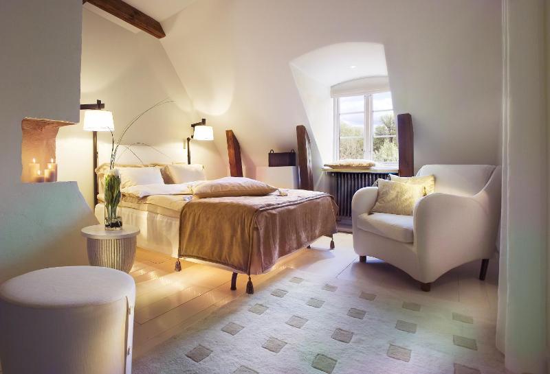 Standard Queen Room image 3