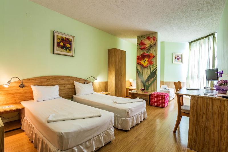 Triple Room image 2