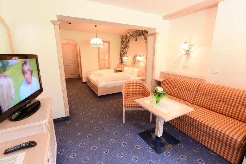 Double Room with Extra Bed image 4