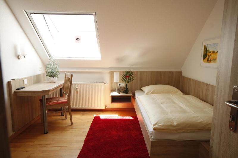 Comfort Single Room image 4