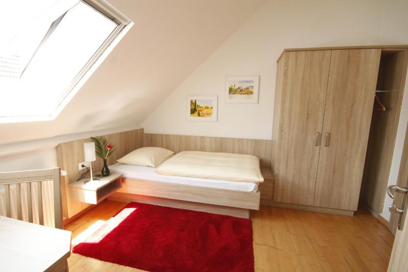 Comfort Single Room image 3