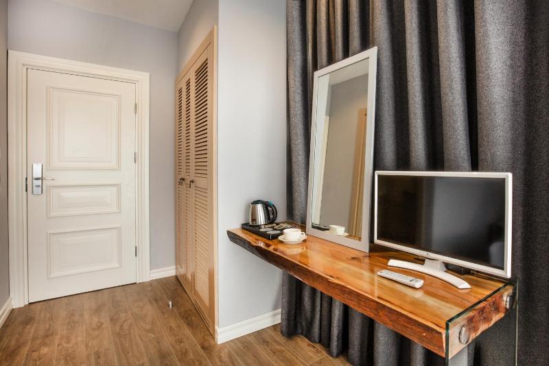 Standard Double Room image 3