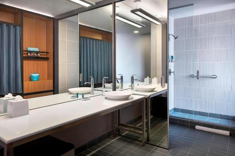 Aloft Room, Guest room, 1 King image 3