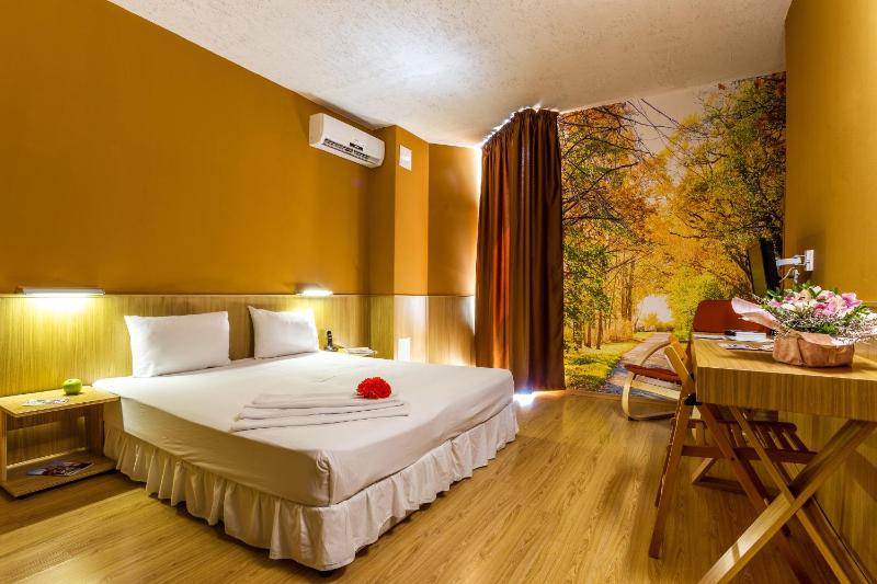 Economy Twin Room image 3