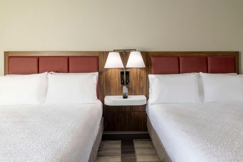 Room with Two Queen Beds - Non-Smoking image 2