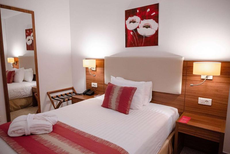 Ramada Plaza by Wyndham Craiova - image 41