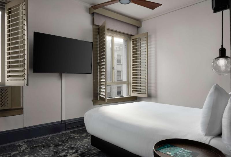 Queen Room image 1