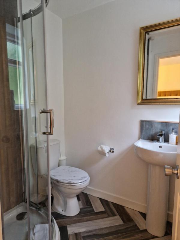King Room image 3