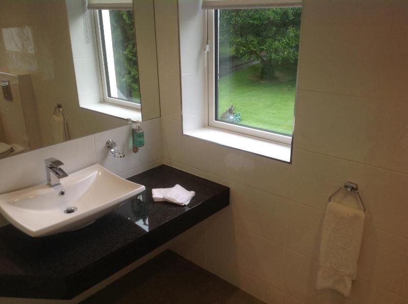 Comfort Single Room with Shower image 4