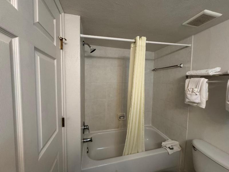 Emerald Shores Hotel - Daytona Beach - image 24