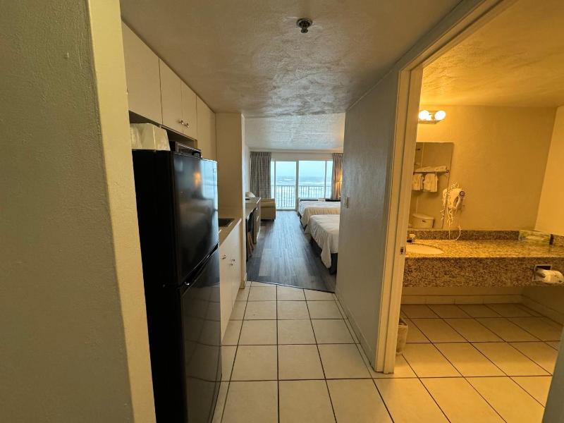 Emerald Shores Hotel - Daytona Beach - image 9