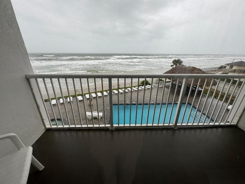 Queen Room with Two Queen Beds  - Oceanfront image 3