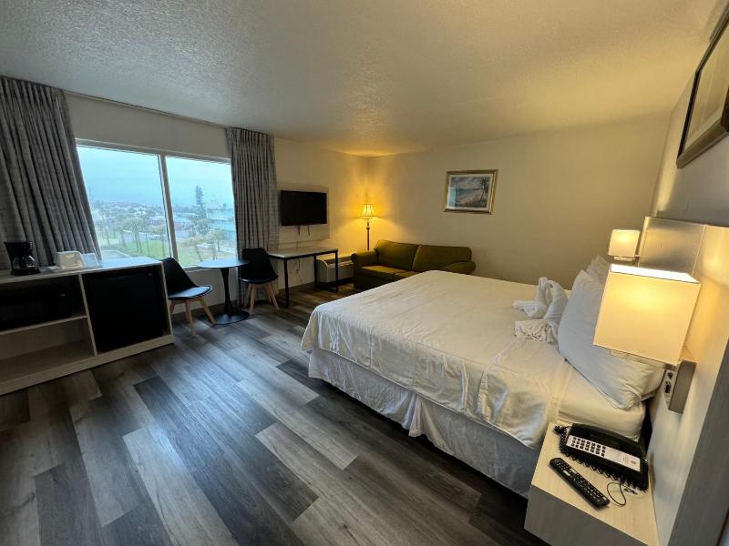 Emerald Shores Hotel - Daytona Beach - image 3
