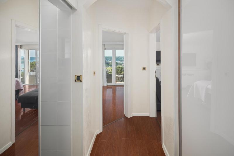 Suite with Balcony and Sea View image 2