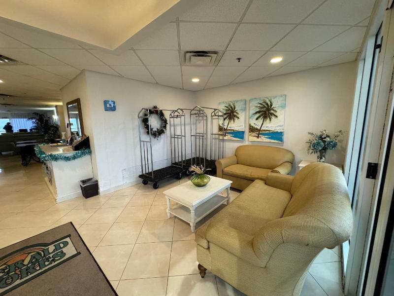 Emerald Shores Hotel - Daytona Beach - image 2