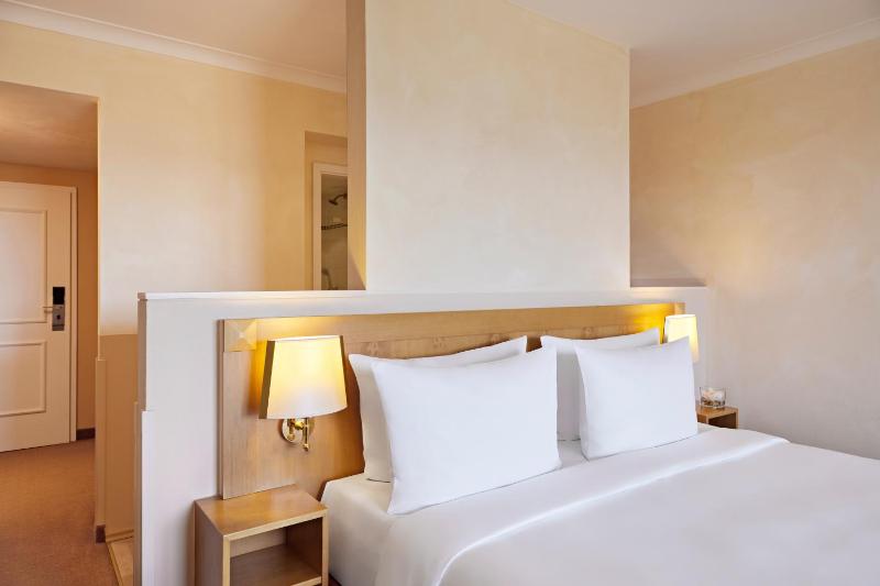 Standard Double Room image 4