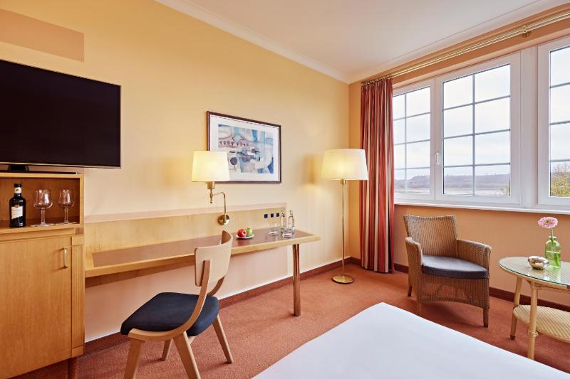 Classic Double Room image 4