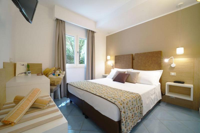 Junior Suite with Garden View image 1