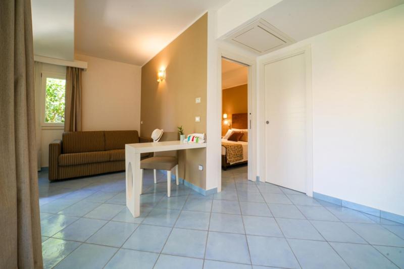 Junior Suite with Sea View image 2