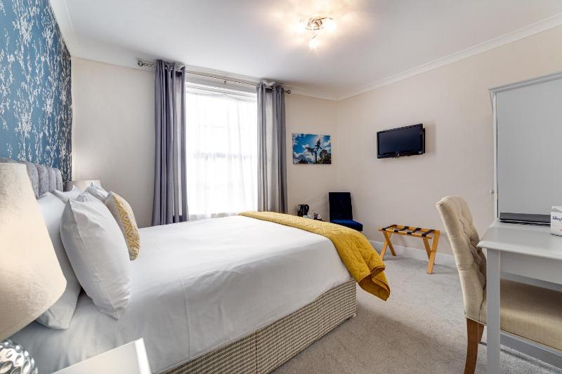 Standard Double Room image 4