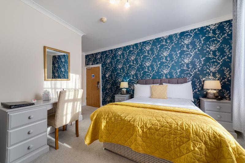 Standard Double Room image 3