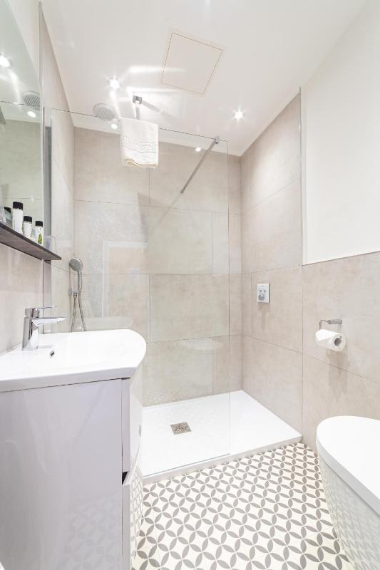 Standard Double Room image 2