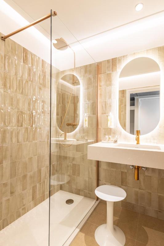 Classic Double or Twin Room with Pool View image 1