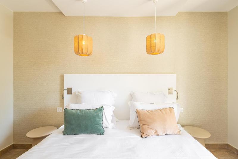 Classic Double or Twin Room with Pool View image 3