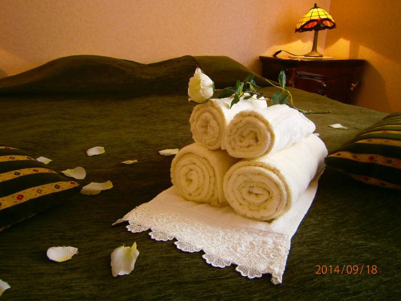 Economy Twin Room image 2