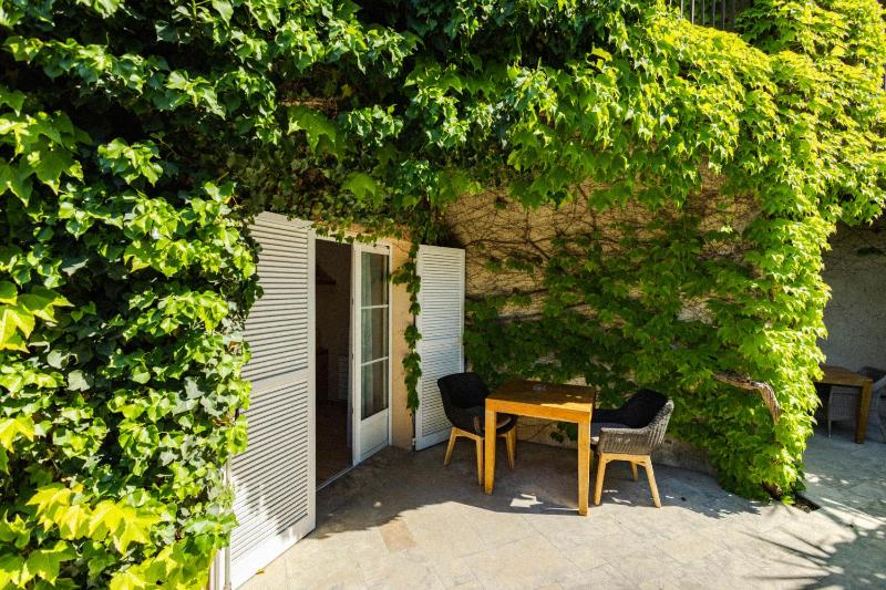 Deluxe Triple Room with Garden View - Ground Floor image 3