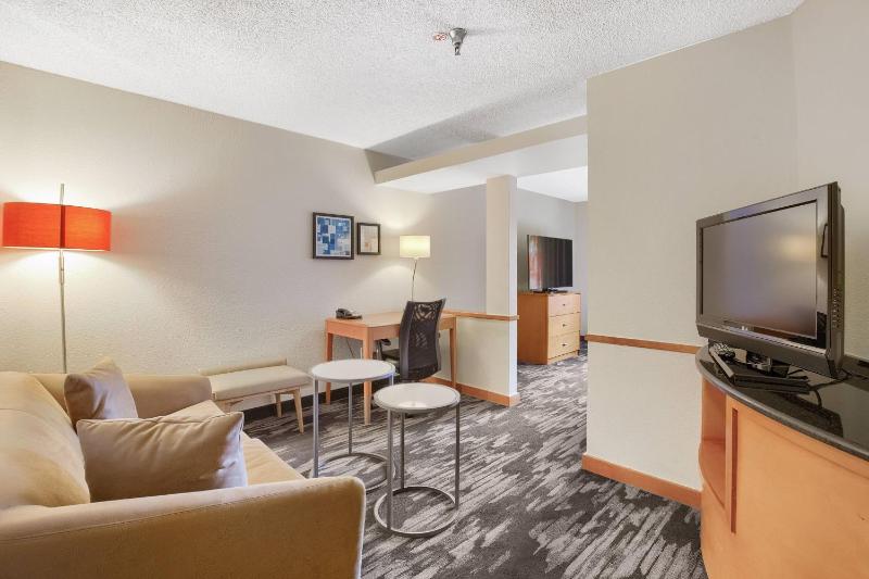 1 Bedroom Suite, 1 King, Sofa bed image 2