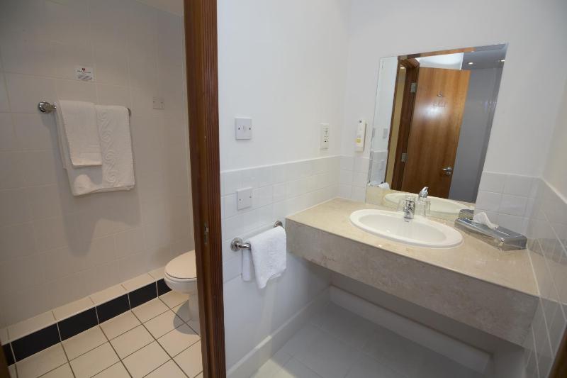 Twin Room image 3