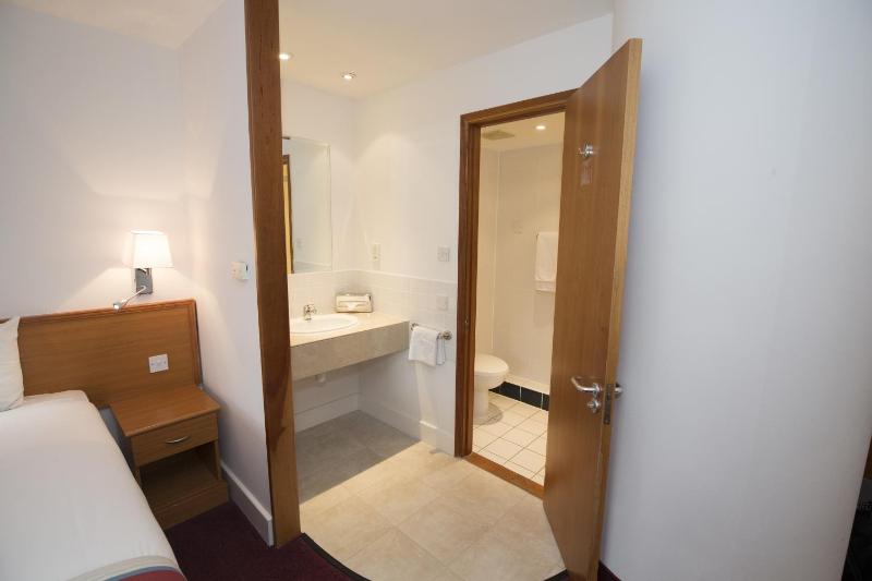 Double Room image 3