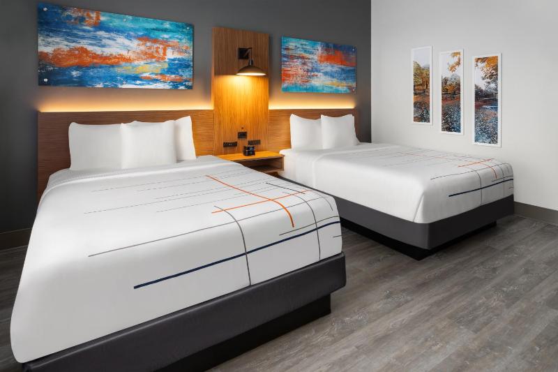 Queen Room with Two Queen Beds, Miblity Access and Bathtub with Grab Bars, Non-Smoking image 2