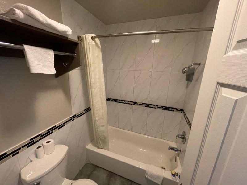 King Room - Non-Smoking image 2