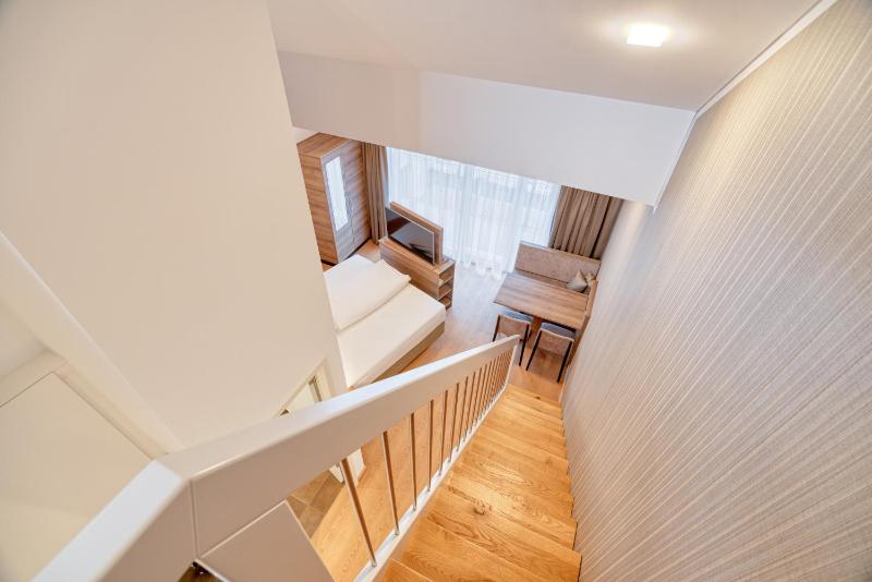 Studio - Split Level image 3