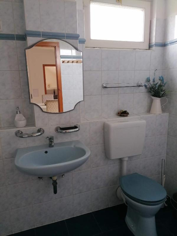 One-Bedroom Apartment image 3