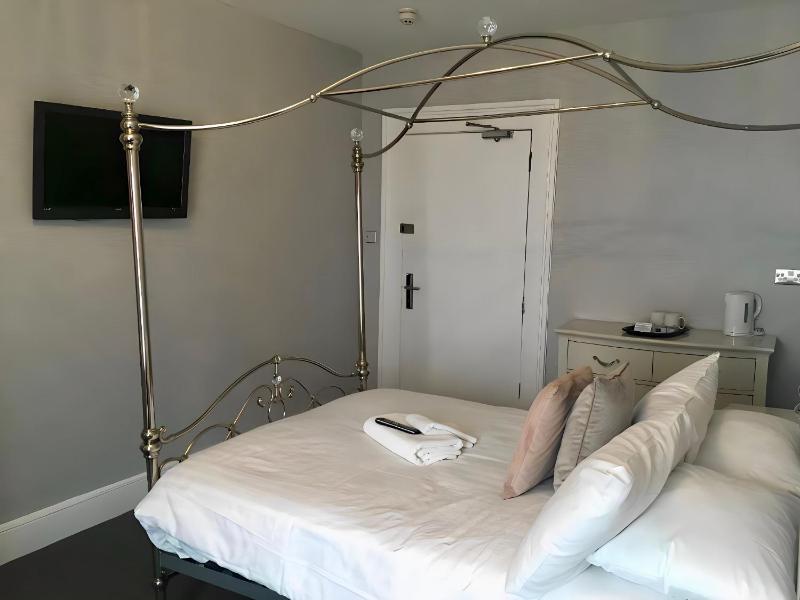 Double Room image 3
