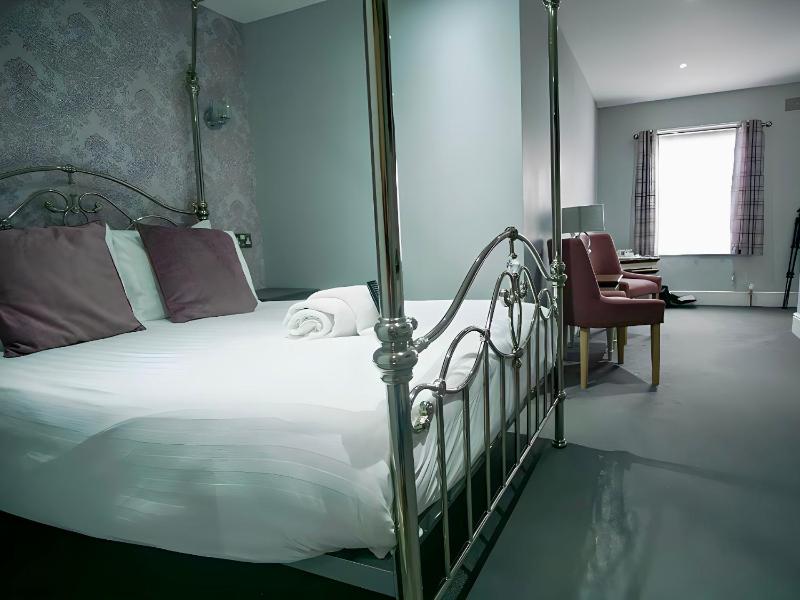Double Room image 4
