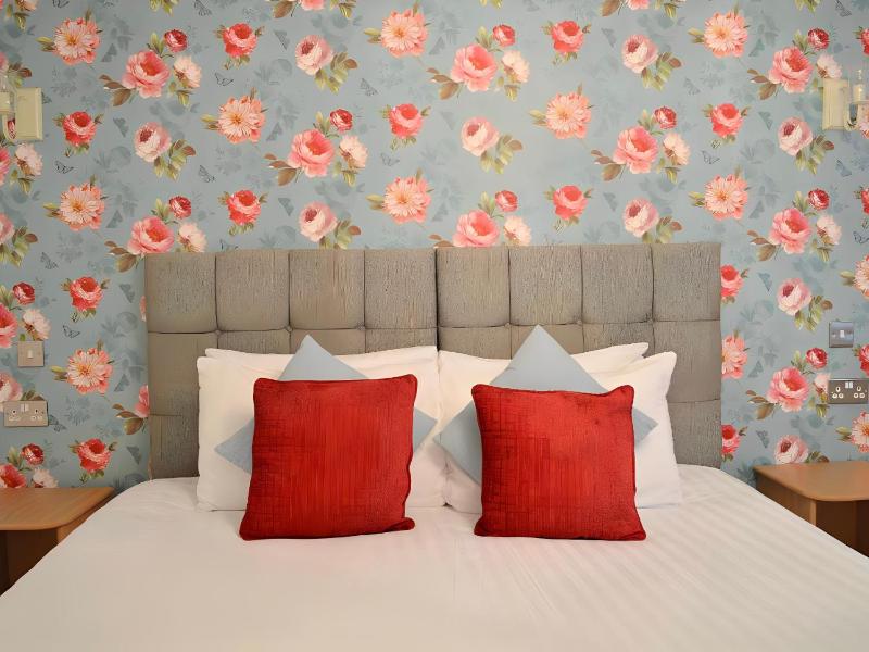 Standard Double or Twin Room image 4