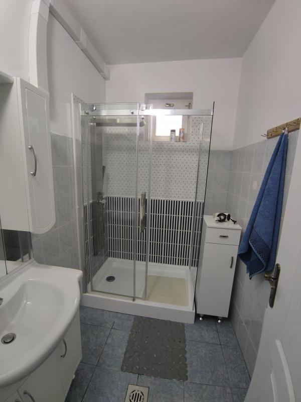 One-Bedroom Apartment image 2